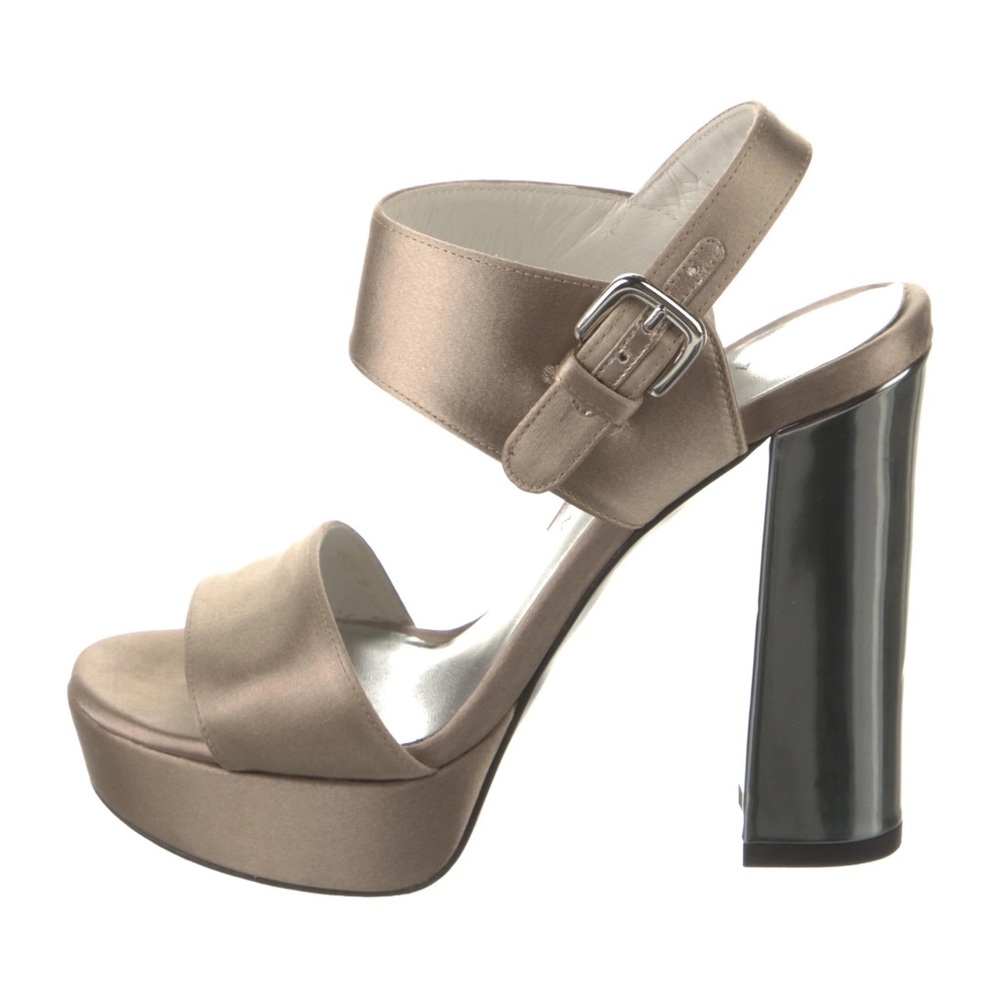 Stuart Weitzman Beige Partisan Satin Block Mirror… - image 2